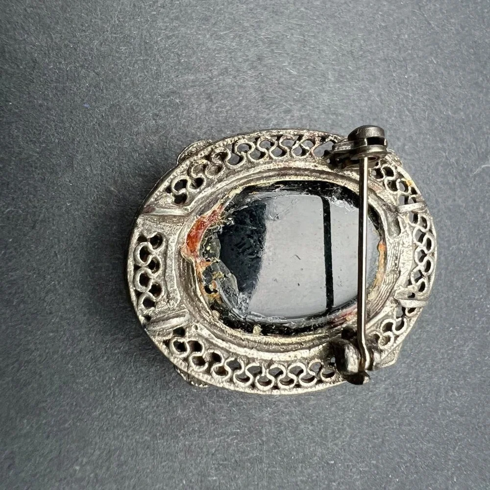 Vintage Glass Cameo Brooch Dark Brown Woman Right Facing Silver‎ Tone Frame